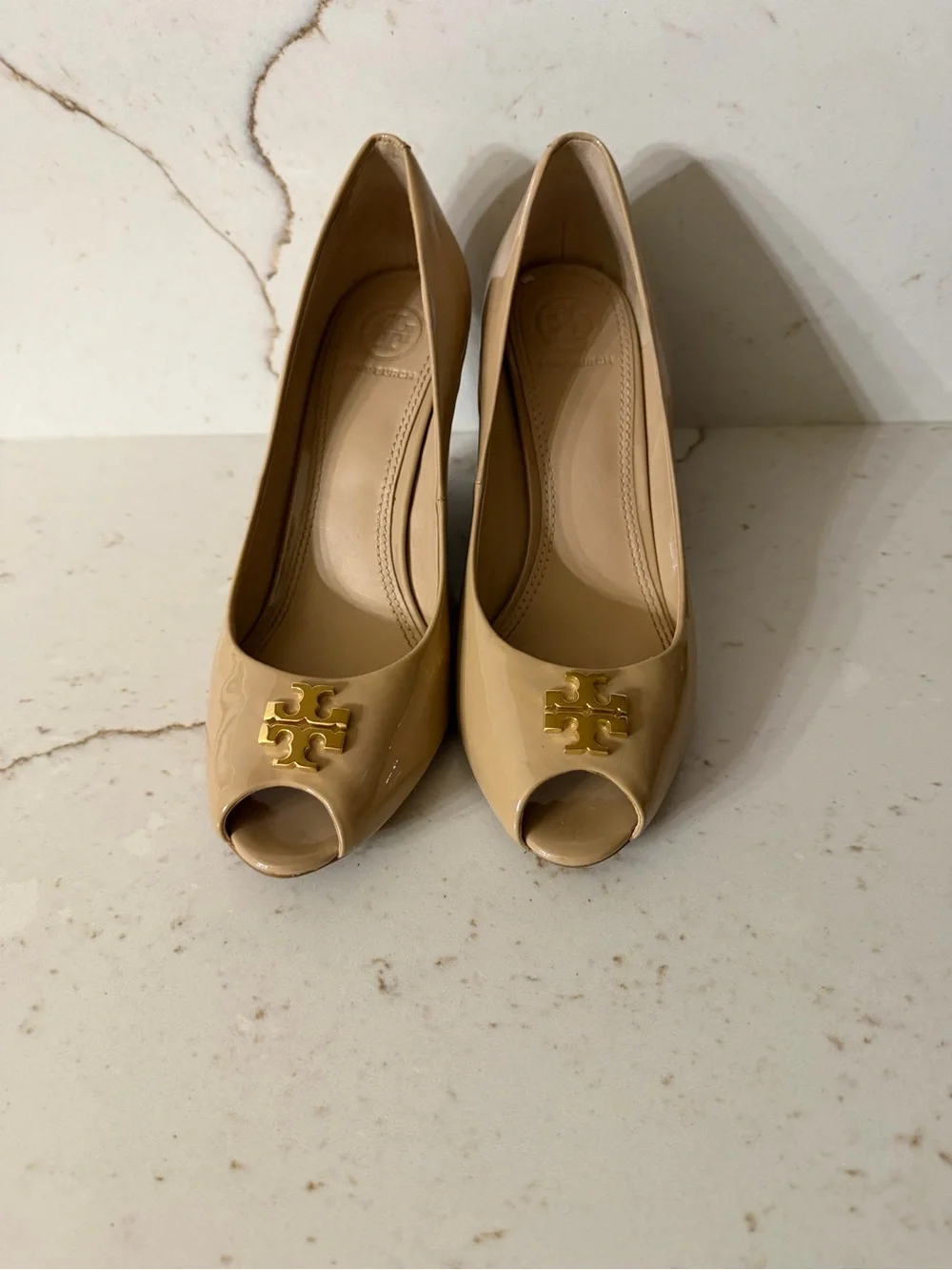 Tory Burch jade 85mm Beige Patent Peep-Toe Heels with Gold Logo